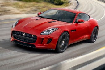 Csúcsváltozatával debütált a Jaguar kupéja