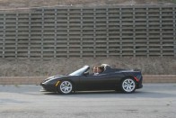 Tesla Roadster - A Predator-gyilkos színész nagyon kedveli az elektromos sportautót, gyakran látni vele barátai társaságában. Nem kevesebb, mint 100 000 dollárért (21 millió forint) vásárlta az autót.