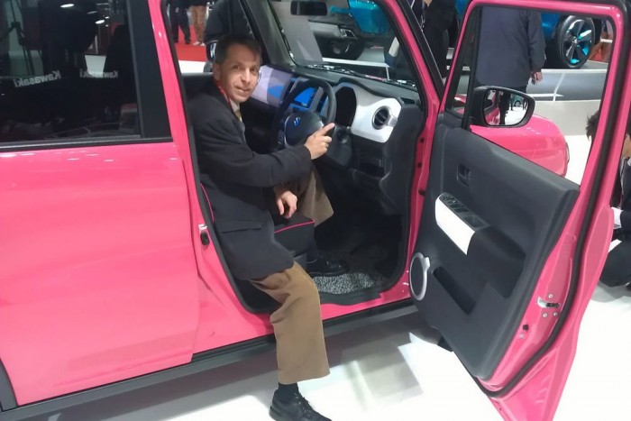 Gajdán Miklós a rózsaszín közepéből jelenti... Figyeld meg az üléskárpit szegését.