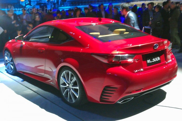 Komoly konkurensek közé érkezik a Lexus kupéja