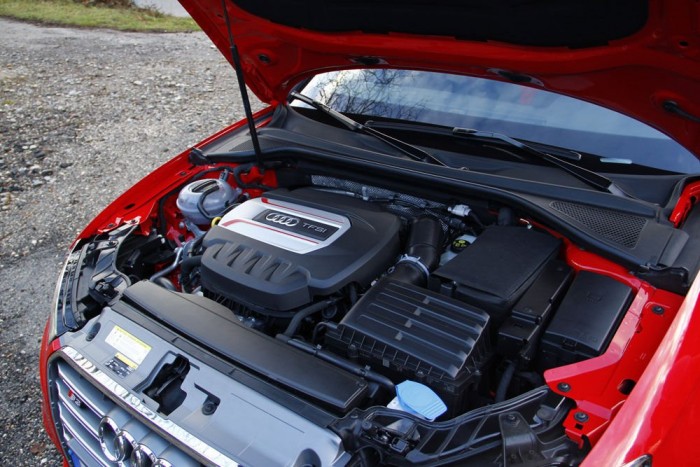 A legmenőbb magyar Audik 8 | Vezess 300 lóerő, 380 Newtonméter, 6,9 liter százon. Fenomenális