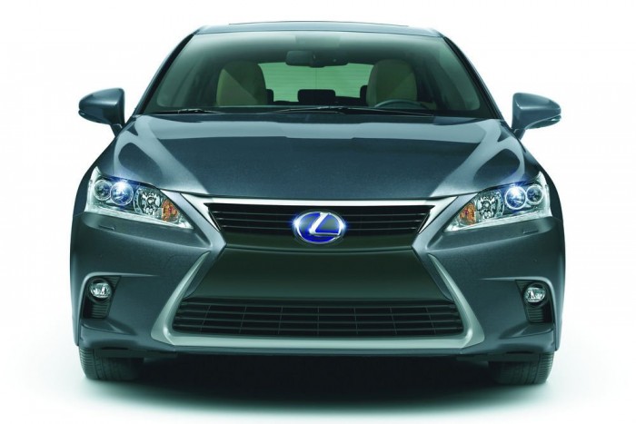 Csinosabb, finomabb lesz a legkisebb Lexus 7