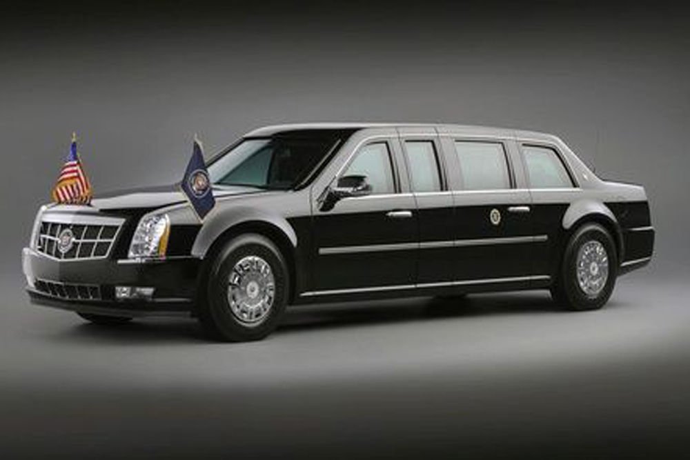 Végül eljutottunk az Barack Obama (2009. január 20.-tól napjainkig) elnöki autójához, a "Beast"-hez, ami egy  Cadillac DTS alapokra épített limuzin. Összesen 12 darab készült a vadállatból, melynek fogyasztás 63,5 liter száz kilométeren, de csodálkozni nem kell, hiszen pontos súlya 6800 kilogramm, ára pedig bőven 300 millió forint felett van, 1,5 millió dollár. Főbb jellemzői: szivárgásmentes tank, 20 centi vastag ajtók, és 12,7 centiméteres golyóálló ablakok, tűzoltó-berendezés, éjjellátó kamera, műholdas telefon, lőfegyverek, oxigénellátó rendszer, és százra nagyjából 16 másodperc alatt gyorsul fel.