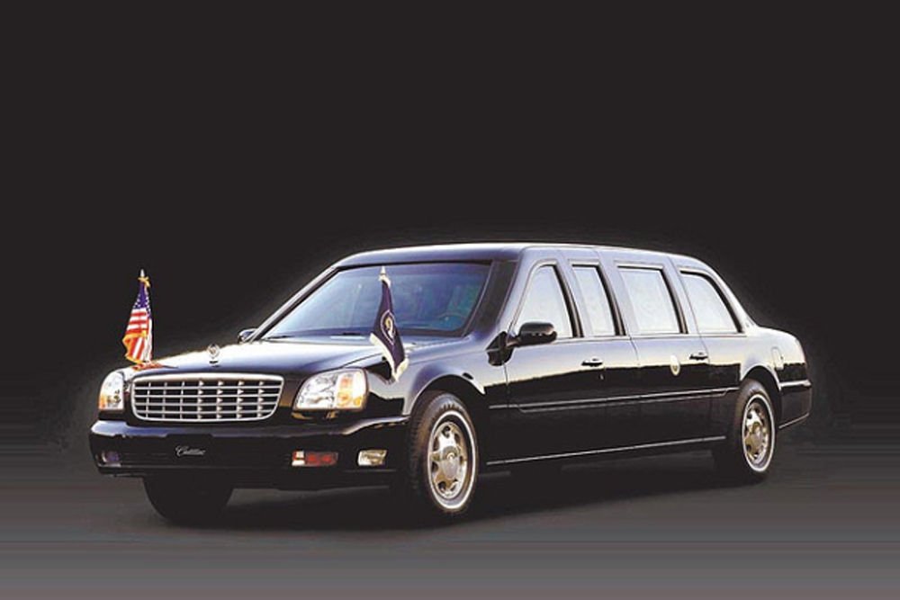 A Clinton-kormányzat (1993-2001) Cadillac Fleetwood Brougham után, George W. Bush (2001-2009) elnök a Cadillac 2001-es modelljét, a DeVille-t használta. A hátsókerék-hajtású limó 6350 kilogrammot nyom, ami jóval több volt, mint elődjeinek tömegét. Természetesen ugyan úgy páncélozott és mindenféle biztonsági berendezéssel ellátott modellről van szó.