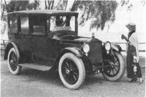 1921-ben Warren Harding (1921-1923) volt az első elnök, aki az elnöki beiktatására egy Packard Twin 6 típusú autóval gurult be.