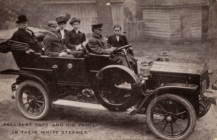 Így autóznak a világ urai 4 Roosevelt utóda, William Howard Taft (1909-1913) a White Motor Company Steamer M modelljét vásárolta meg hivatali járműnek, és egy garázst is készítettet hozzá a Fehér Házban.