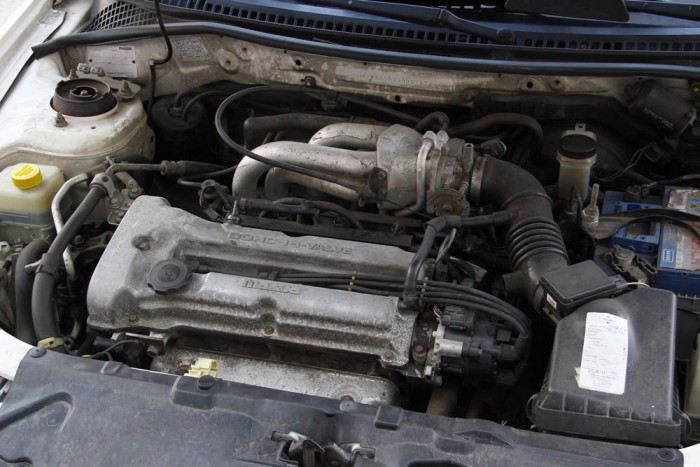 Egyszerűen szerelhető. A szíjas szelepvezérlésű motorokon 120 000 kilométerenként kell vezérműszettet cserélni