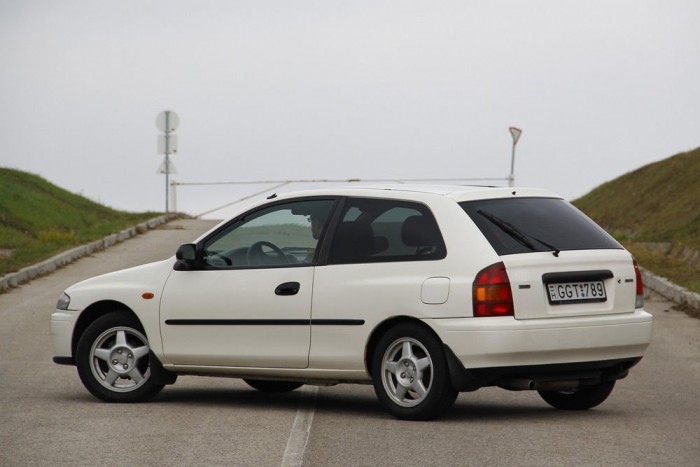 Használt autó: japánt, de olcsón 6 | Vezess 1994-től 1998-ig volt piacon az ötödik generáció. A rosszul fogadott ferdehátú háromajtós 323C helyét töltötte be az 1997-es modellfrissítéstől a csapott hátú 323P