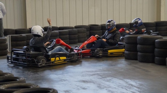 Elektromosgokart-pálya nyílt Magyarországon 6 | Vezess A lökdösődés nem szolgálja a jó köridőt, de buli