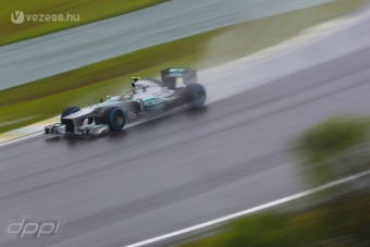 F1: Hamilton elveszett ember a Mercivel