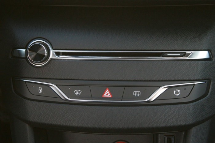 A tényleg fontos és gyakran használt funkcióknak megmaradt a külön gombja