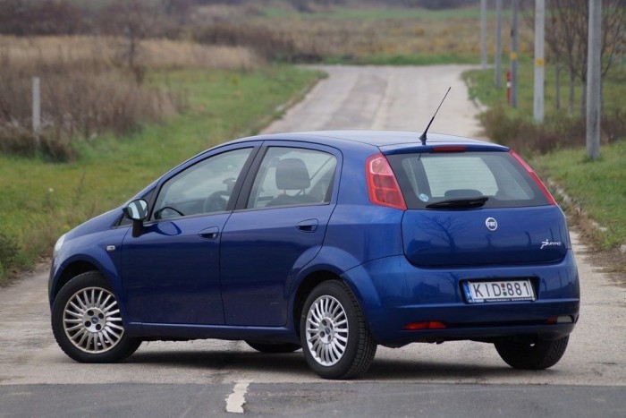 Használtteszt: FIAT Grande Punto 1,4i benzin-gáz 7 | Vezess Arányos, sportos a dizájn, nem sokat fogott rajta az idő