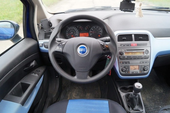 Használtteszt: FIAT Grande Punto 1,4i benzin-gáz 12 | Vezess Látványra vidám és kategóriájánál nagyobbnak hat belül a Grande Punto, de az anyagminőség ugyancsak kisautós