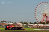 Japán Nagydíj - A pole ugyan Webberé, de jobb gumistratégiával Vettel nyer Szuzukában is - ötödik indulásából negyedszer. Räikkönen tempója már hiányzik, Grosjean a 3.