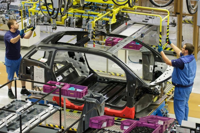 Kelendőek a villamosított BMW-k 6