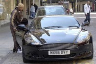 Aston Martin DB9 (30 millió forint) - Közel 500 lóerő, James Bond életérzés, mi kellhet még? Úgy tűnik  Gareth Barry (Everton), James Milner (Manchester City), Darren Bent(Fulham) és El Hadji Diouf(Leeds United AFC) is elégedett az autóval.