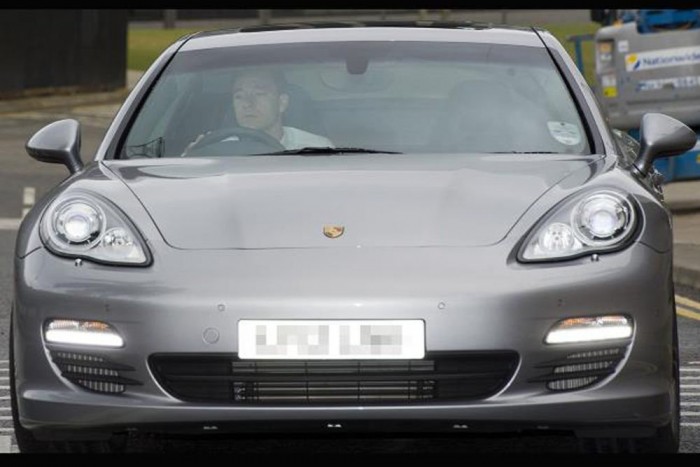 A legnépszerűbb autók a focisták körében, 2013-ban 8 Porsche Panamera (25 millió forint) - A picit családiasabb, mégis sportos Porsche tulajok közzé tartozik Romelu Lukaku(Everton FC), Daniel Sturridge(Liverpool), Vincent Kompany(Manchester City) és John Terry(Chelsea).