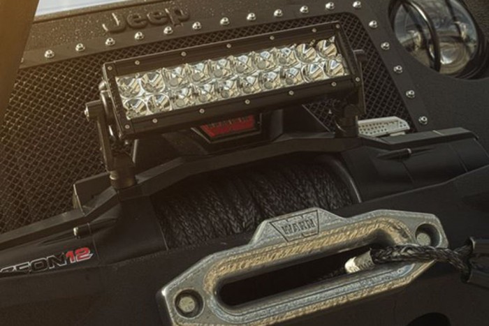 Rettegjetek zombik, itt a gyilkos Jeep! 8