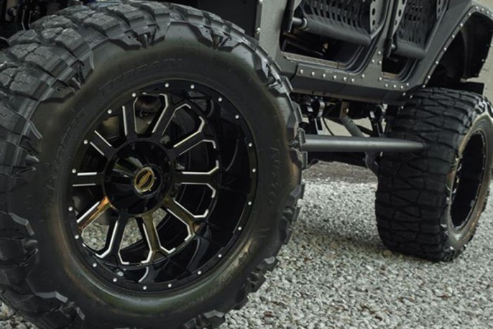 Rettegjetek zombik, itt a gyilkos Jeep! 7