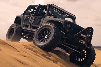 Rettegjetek zombik, itt a gyilkos Jeep!