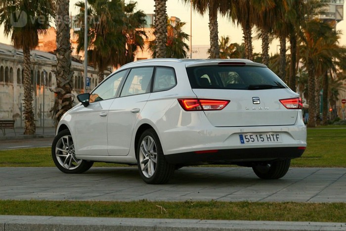 SEAT Leon ST – Teljes a család 2 A konszern talán legizgalmasabb külsejű kombija lett a Leon