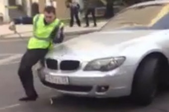 Közlekedési rendört ütött el a BMW