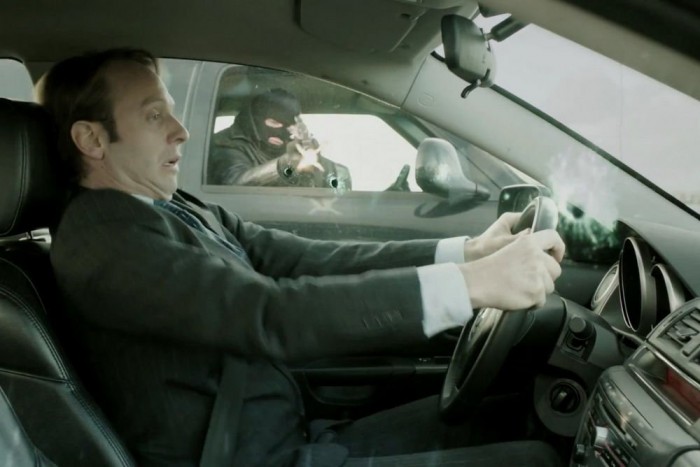 Egy dolog a fűtött szobában, klimatizált irodában a számítógép előtt ülni, és fejünket csóválva hüledezni azon, mekkora barmok élnek közöttünk. És teljesen más, amikor a fékevesztett, tomboló őrület szele minket is megérint