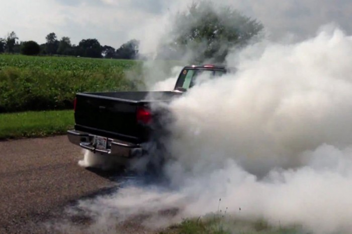 Egy perc alatt leégett a gumi!