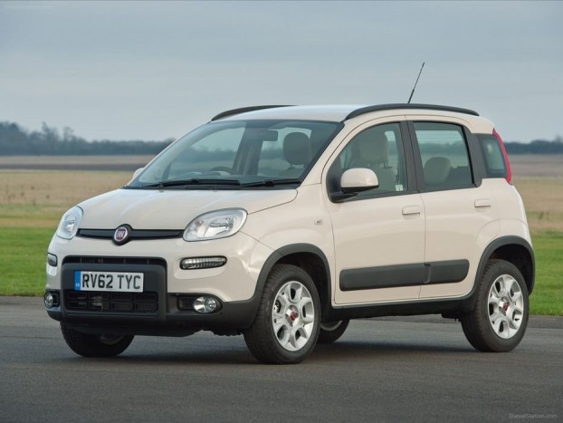 Hóban-fagyban mi a legjobb választás? 8 Fiat Panda 4x4 2013 - Viszkókuplungos önzáró négykerék-hajtás került a Pandába, ennél a megoldásnál az első kerekek kipörgése esetén jut nyomaték a hátsó tengelyre. Motorjait a hagyományos Pandától örökli, így az 1,2-es szívó benzines mellett a 0,9 literes turbós is bekerül, csakúgy, mint az 1,3 literes turbódízel.