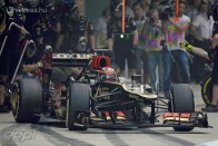 F1: A Lotus máris halasztásért könyörög 2