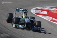 F1: Óriási defekt a teszten, Rosberg betojt 2