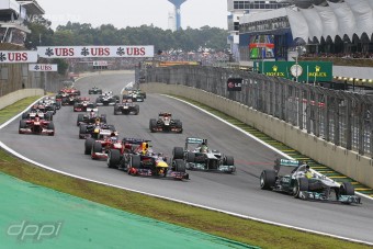 F1: Agyakat lopott a Mercedes a Red Bulltól