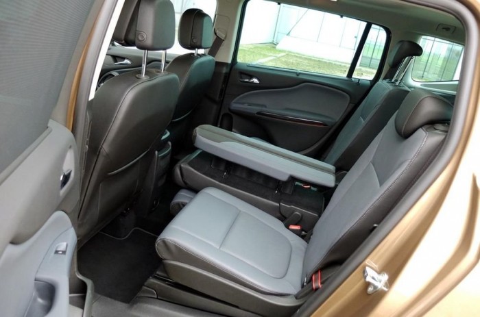 Ülésekből könyöklők könyöklőkből ülések, a Zafira Tourer egy igazi Transformer prototípus