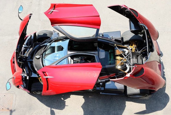 Gigászok évődése: két Pagani a versenypályán 4