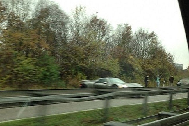 Gyári ember törte össze a szuper-Porschét