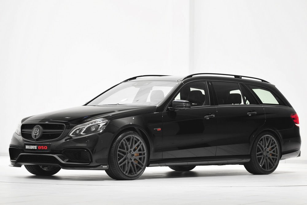 850 lóerőt és közel másfélezer Newtonméternyi nyomatékot csalogattak elő az AMG 5,5 literes nyolchengereséből a Brabus mágusai. Eddig nem is volna baj, de aztán ezt beépítették egy kombiba...