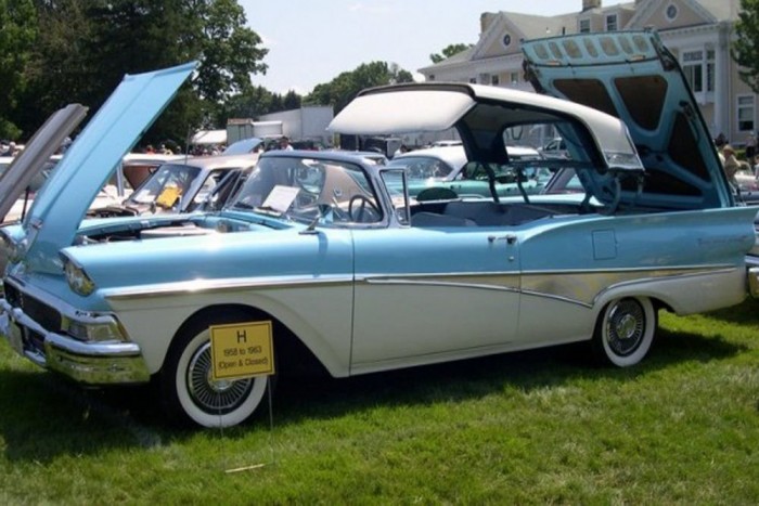 Top 10: Autós elsőségek 9 Lehajtható keménytető - Az 1957-es Ford Fairlane 500 volt az első autó, amiben elektromosan be lehetett hajtogatni a tető a csomagtartóba.