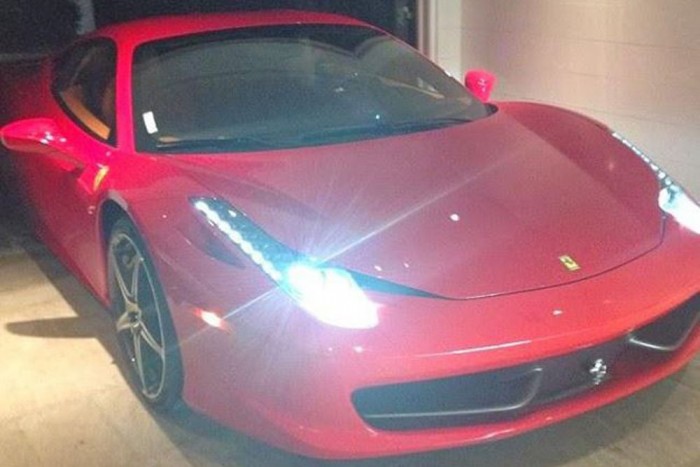 Durván kettészakadt a Ferrari 5 | Vezess Durván kettészakadt a Ferrari 5