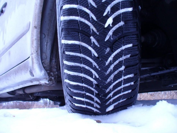 Hova kerüljön a friss téli gumi? 7 | Vezess Hova rakjuk a frissen vásárolt téli abroncsokat? Előre, vagy hátra, vagy mindig a hajtott kerékre?