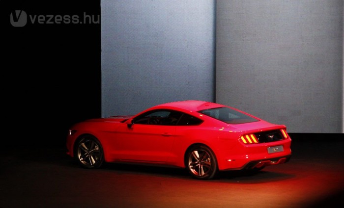 Turbómotorral jön Európába a Ford szíve és lelke 8