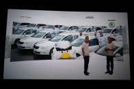 Kicsit tévéshopos amatőr demó-filmet forgatott a Skoda a Rapid Spacebackről, ezt néztük a moziban két tesztvezetés között