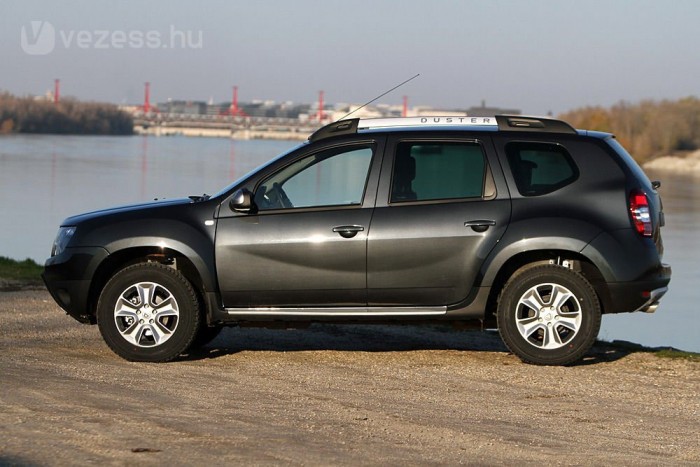 Dacia Duster – A legjobb tökéletlen 4 A hátsó sor sötétített üveget kapott. Akár a nagyok.
