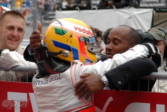 F1: Hamilton egy fillért sem adott az apjának