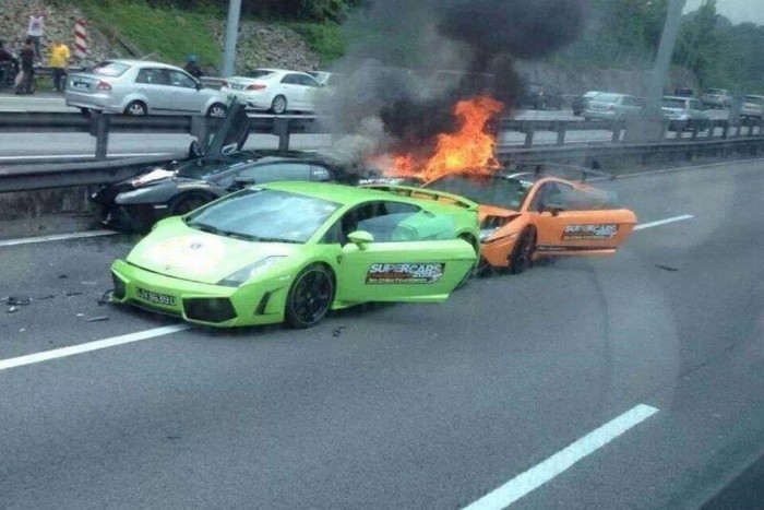 Három Lamborghini égett porrá az autópályán 4