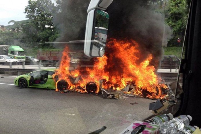 Három Lamborghini égett porrá az autópályán 5