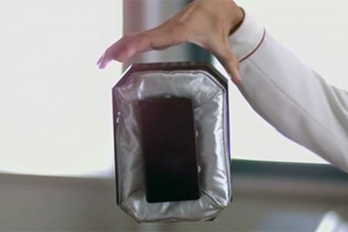 Okostelefonhoz légzsák? Ez komoly?