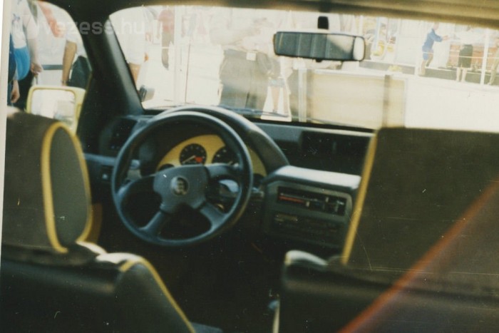 Akkori szemmel nézve a belsőnek sem volt miért szégyenkeznie