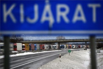 Káosz az M1-esen - Itt a tél