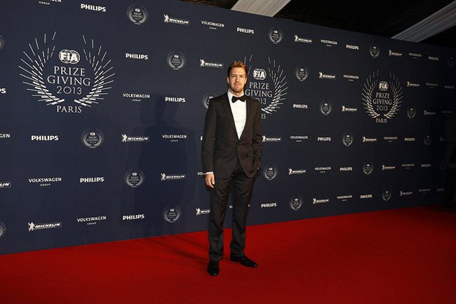 F1: Vettel átvette a vb-trófeát