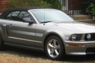 2007–2009 Ford Mustang GT/CS kabrió, ötödik generáció.